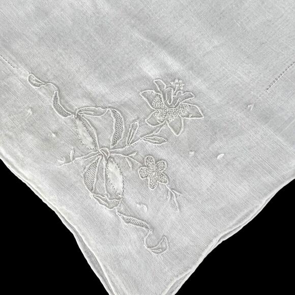 Handkerchief Vintage Corner Floral Embroidery Netting White on White Cotton - Picture 8 of 10